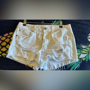 Women’s distressed White Shorts 🤍